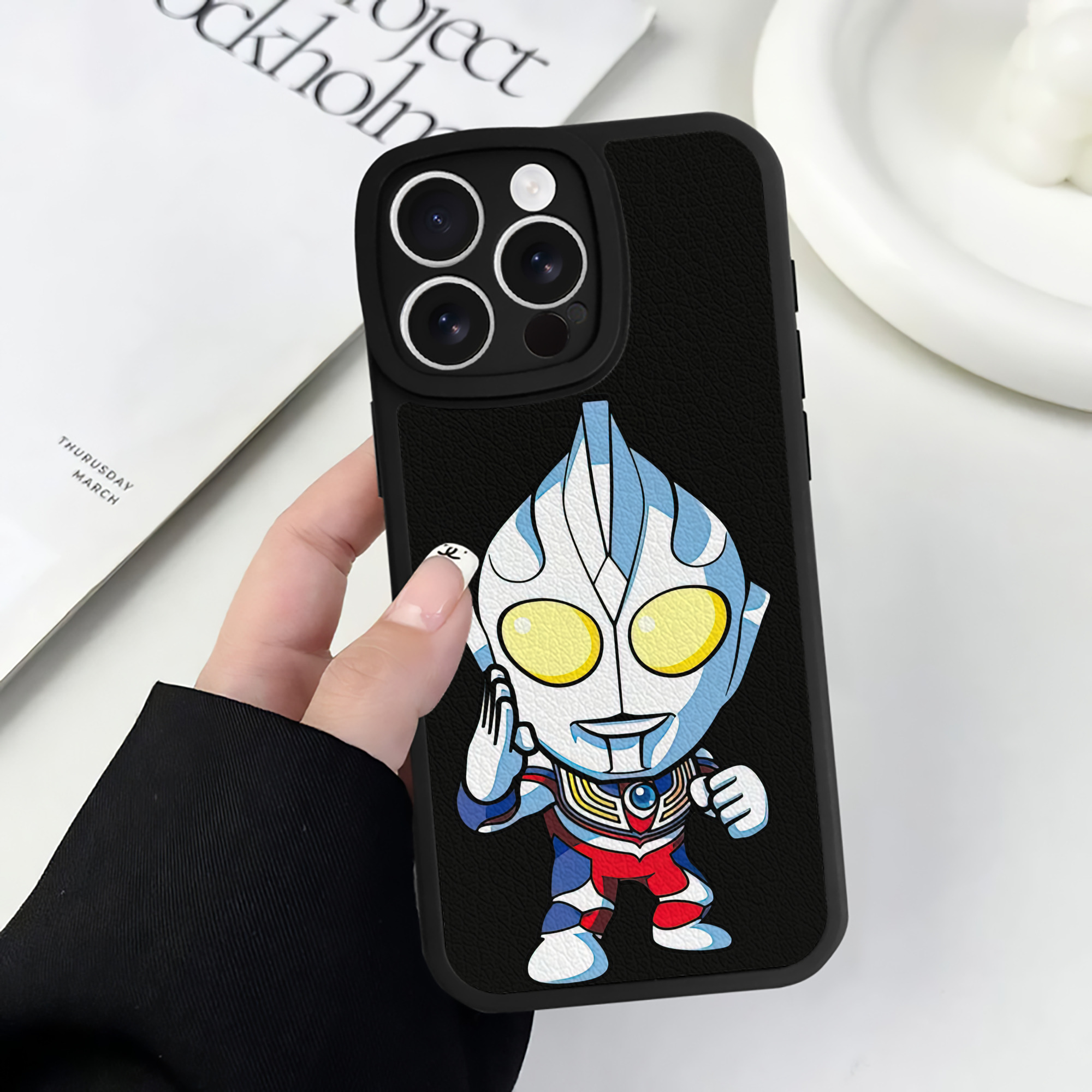 （画像用） ウルトラマン Ultraman 【iPhone 16シリーズ対応】シリコンスマホケース（レザー調） 材質：シリコン